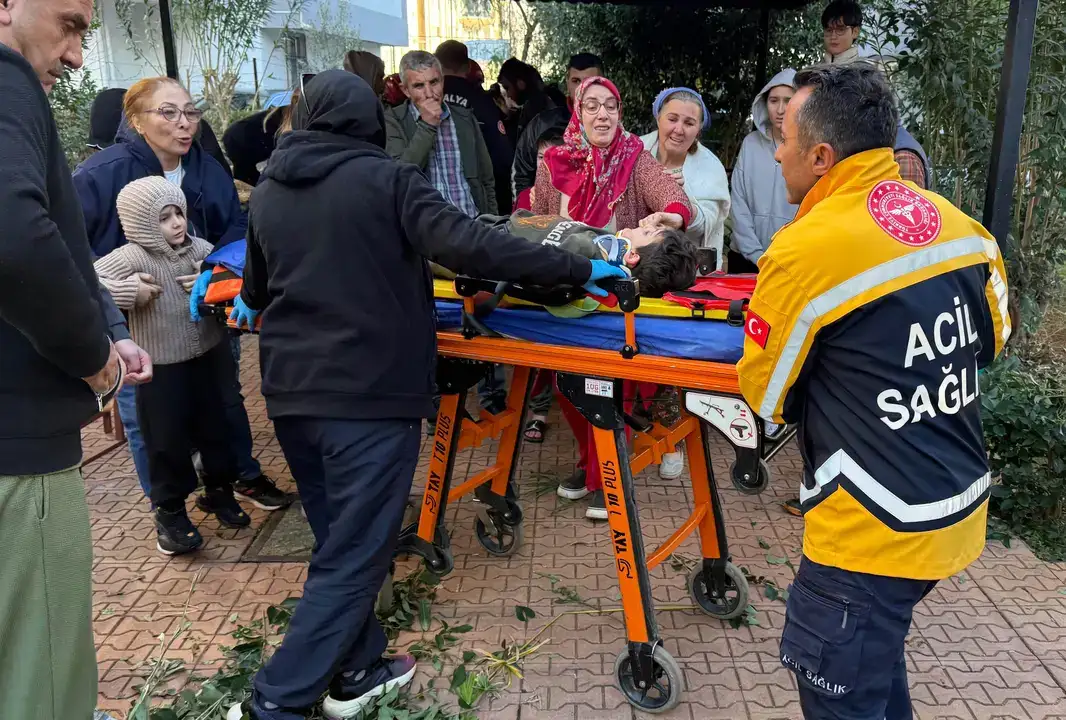 Muratpaşa’da 6 Yaşındaki Çocuk Foseptik Çukuruna Düştü! 8